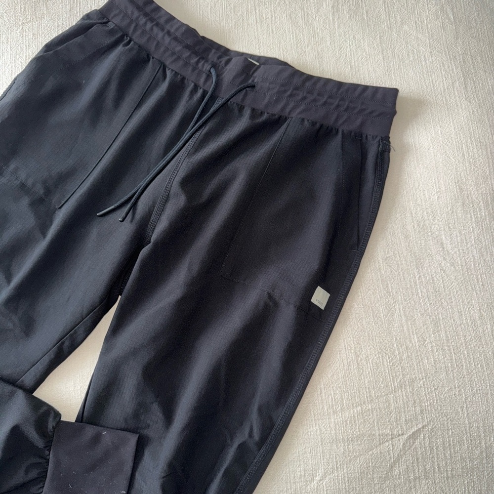 Vuori Summit Joggers size Medium